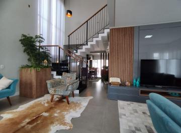 Casa · 250m² · 3 Quartos · 6 Vagas · Sobrado em Parque Residencial Maria Elmira, Caçapava/SP de 250m² 3 quartos à venda por R$ 1.950.000,