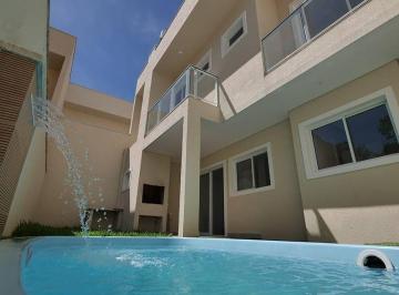Casa · 152m² · 3 Quartos · 2 Vagas · Sobrado com piscina a 500 metros da praia na Barra do saí em Itapoá/SC