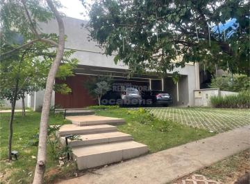 Casa · 495m² · 2 Quartos · 2 Vagas · Casa de Alto Padrão com 2 suítes para venda localizada no condomínio Quinta do Golf.