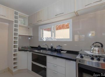 699655_i2hj8y1X1gn5696y_69965567e710a485bdb.jpg · Sobrado mobiliado à venda em condomínio fechado - 3 dormitórios, pátio com churrasqueira e 2 vagas