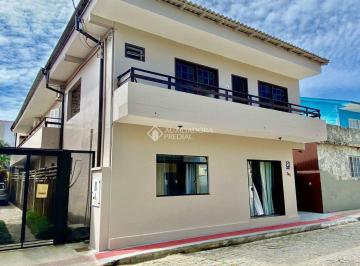694750_i7Sh74B2NHXSZeR_69475067d42597514b5.jpg · RESIDENCIAL NO CENTRO DE GAROPABA COM 13 ACOMODAÇÕES A 1 QUADRA DO MAR