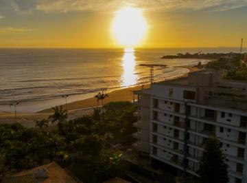Apartamento · 106m² · 3 Quartos · 2 Vagas · Apartamento Frente Mar em Itapoá-SC ** Pé na areia **