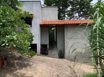 Casa · 536m² · 1 Quarto · 4 Vagas · Amplo terreno, com casa em fase final de construção, e muita natureza!