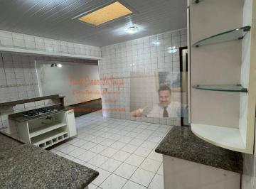 Casa · 176m² · 3 Quartos · 2 Vagas · Casa ampla, em local com fácil acesso ao metrô, shopping...
