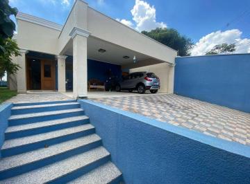 Casa · 215m² · 3 Quartos · 4 Vagas · Casa térrea em Atibaia com 3 suítes - lazer com piscina e pomar