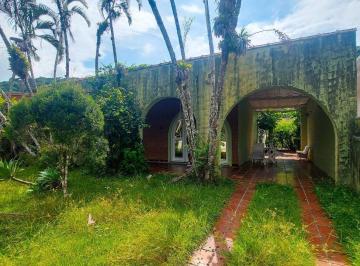 Casa · 220m² · 4 Quartos · 2 Vagas · Casa térrea para reforma à venda no Condomínio Albamar em Guarujá.