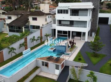 Casa · 1000m² · 3 Quartos · 6 Vagas · Casa residencial disponível para venda no bairro Cidade Jardim em Uberlândia-MG.