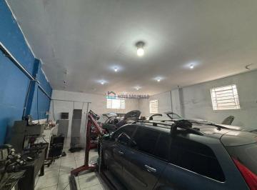 Casa · 298m² · 3 Quartos · 3 Vagas · Casa Assobradada com salão e duas casas menores nos fundos
