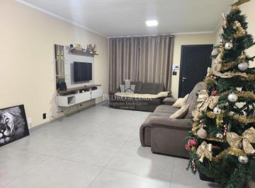 Casa · 107m² · 3 Quartos · 1 Vaga · Sobrado Frontal á venda conta com 3 quartos sendo 1 suite na Vila Mesquita