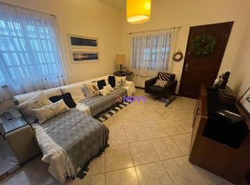 de5daf62e89f0d2ea674d1cefca6afcca68b92a1 · Casa de três quartos com uma suíte  em Pendotiba