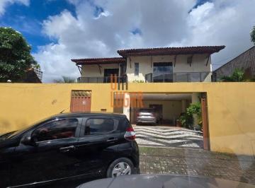 Casa · 640m² · 6 Quartos · 5 Vagas · Ampla Casa com 3 Pavimentos com 6 Quartos sendo 5 Suites para Aluguel no Bairro de Sao Bras, Belem-P