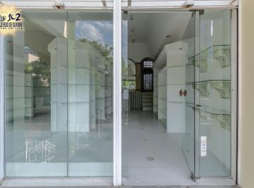 Comercial · 42m² · 1 Quarto · Oportunidade Singular para Empreendedores que buscam Visibilidade e Conveniência