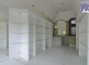 Comercial de 1 quarto, Porto Alegre · Oportunidade Singular para Empreendedores que buscam Visibilidade e Conveniência