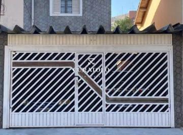Casa · 223m² · 3 Quartos · 2 Vagas · Moradia perfeita para a família: Sobrado com 3 quartos, 2 vagas cobertas, área com churrasqueira no 