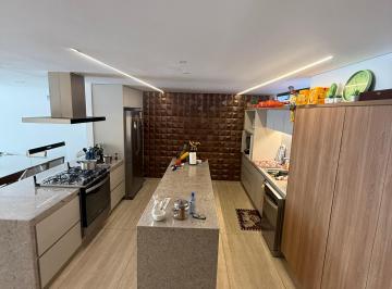 Casa de 3 quartos, Brasília · RARIDADE LINDA CASA  ASA SUL 03 suítes, espaço gourmet, varanda e área verde.