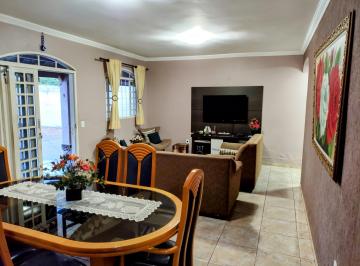 Casa de 4 quartos, Brasília · Vendo Excelente casa de 4 quartos no Guará II