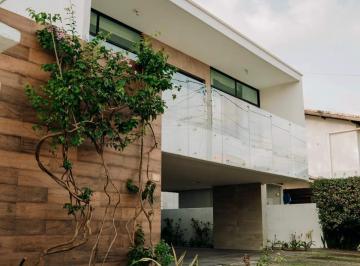 Casa · 420m² · 5 Quartos · Linda Casa a venda no Condomínio Padre Monte