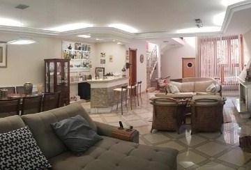 Casa · 430m² · 3 Quartos · 3 Vagas · Casa de luxo em São Paulo: 3 quartos, 3 suítes, 4 banheiros, 3 vagas, 430m² no C