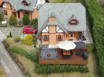 Casa · 280m² · 4 Quartos · 8 Vagas · Casa de condomínio em Campos do Jordão