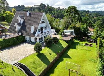 Casa · 420m² · 5 Quartos · 4 Vagas · Casa em Campos do Jordão