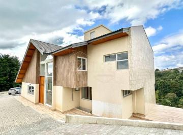 Casa · 32741m² · 4 Quartos · 5 Vagas · Residência com Arquitetura Imponente e Vista Permanente