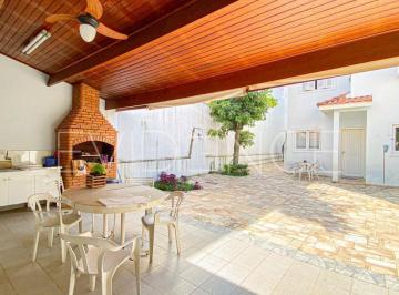 Casa · 267m² · 3 Quartos · 4 Vagas · Sobrado à venda com 3 dormitórios e 4 vagas de garagem - 267 m²
