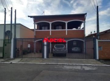 Casa · 300m² · 5 Quartos · 4 Vagas · Casa assobradada na Vila Industrial