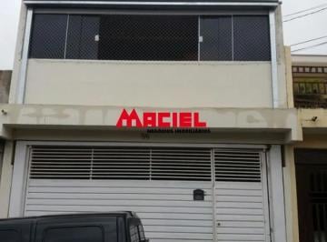 Casa · 137m² · 3 Quartos · 2 Vagas · Sobrado no Conjunto Habitacional São José