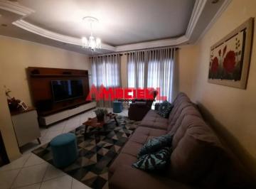 Casa · 484m² · 4 Quartos · 2 Vagas · Casa Padrão em Jacarei