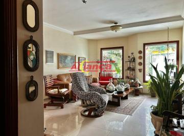 Casa · 219m² · 3 Quartos · 6 Vagas · Sobrado com 3 suítes, sala 2 ambientes, sótão aproveitado, churrasqueira, garagem para 6 carros.