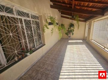 Casa · 201m² · 3 Quartos · 4 Vagas · Casa à venda no Centro de Santa Bárbara d'Oeste com 3 quartos (1 suíte) e 4 vagas de garagem