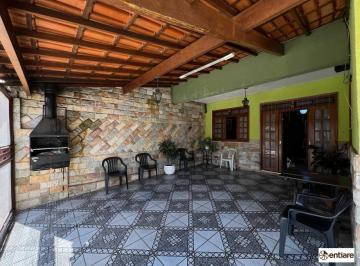 Casa · 220m² · 3 Quartos · 2 Vagas · Casa LINEAR com habite-se no Barreiro - 3 qts, suíte e 2 vagas.