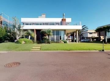 Casa · 460m² · 4 Quartos · Casa em Condomínio - Mobiliada
