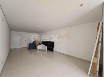 Comercial · 45m² · 1 Quarto · Sala comercial à venda no Centro, com portaria 24h.