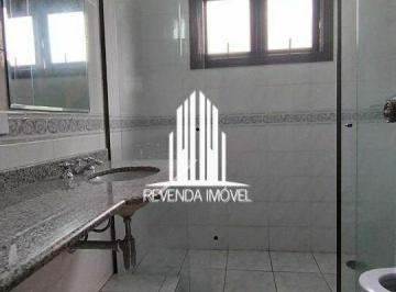 Casa · 250m² · 4 Quartos · 5 Vagas · Casa de vila à venda no Morumbi, São Paulo-SP! 4 quartos, 2 suítes, 5 banheiros,
