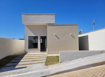 Casa · 77m² · 2 Quartos · 2 Vagas · Casa independente de 2 quartos (1 suíte), sala integrada com cozinha, 1 vaga de garagem e quintal no