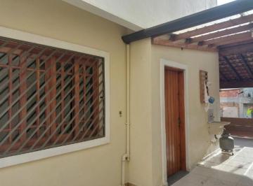 Casa · 240m² · 3 Quartos · 4 Vagas · Casa à venda de 3 dormitórios sendo 1 suíte e 4 vagas em Interlagos