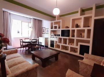 Apartamento · 172m² · 3 Quartos · 1 Vaga · Apartamento incrível no Posto Seis, entre Copacabana e Ipanema!