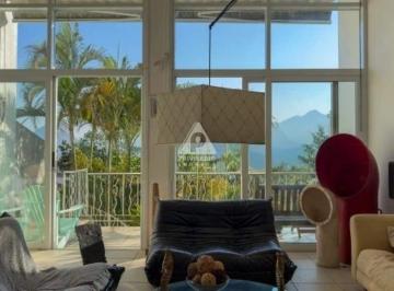 Casa · 308m² · 4 Quartos · 3 Vagas · Luxuosa casa em condomínio no Humaitá, com 4 dormitórios, sendo 2 suites e 302 m²