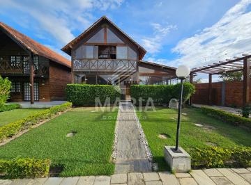 Casa de 3 quartos, Gravatá · Casa de condomínio com 4 quartos à venda em Gravatá/PE!