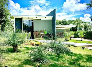 7297_i659946u7_729765ec6e32367e6_2UxZjM4NjdkOTRm_o_wm.jpg · Casa em condomínio em Veredas Da Lagoa com 325.00 m² , 4 quarto(s) , 4 suíte(s) , 4 vaga(s).