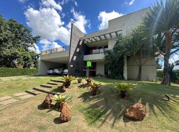 7412_iL69482184B46dk_7412663637b2f316e_TU2MWFjMTc4NmY0_o_wm.jpg · Casa em condomínio em Morada Dos Pássaros com 443.69 m² , 5 quarto(s) , 4 suíte(s) , 3 vaga(s).