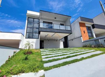 Casa · 192m² · 3 Quartos · 4 Vagas · Casa à venda de 192m², com 3 quartos, 4 banheiros e 4 vagas de garagem no Condom