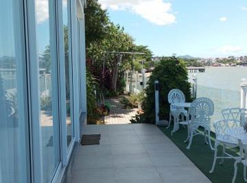 Casa · 274m² · 4 Quartos · 3 Vagas · Incrível casa com Escritura Pública à venda na beira do mar, pé na areia, 4 suítes em Cacupé!
