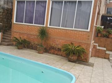 678033_i24RY692FCa761_67803367a23069c2987.jpg · Casa com 3 residências (1 casa e 2 aptos) para venda, com piscina, no centro