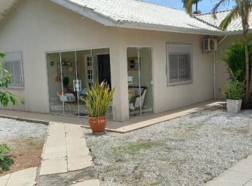 Casa · 158m² · 3 Quartos · Casa térrea, 157m2 privativos, terreno com 494 m2 - Sambaqui/Florianópolis/SC