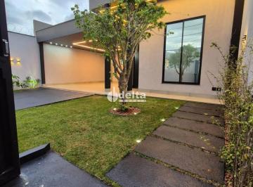 Casa · 250m² · 3 Quartos · 3 Vagas · Casa disponível para venda no bairro Granada em Uberlândia MG