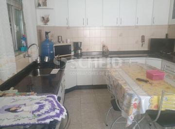 Casa · 200m² · 3 Quartos · 5 Vagas · Casa Térrea à Venda no Campo Grande 3 Dormitórios , 5 Vagas, Espaço Gourmet e Jardim