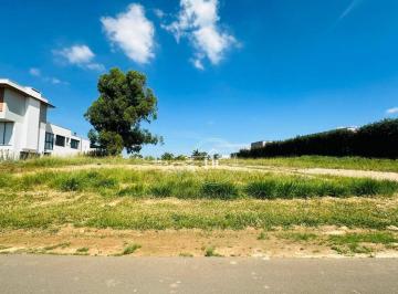 9e2bb60e1ec141934f3a74a4cc248791984b4663 · Terreno à venda no Condomínio Terras de São José II