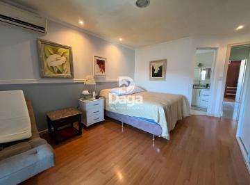 Casa · 230m² · 4 Quartos · 3 Vagas · Casa Alto Padrão, em Local Super Agradável -Aceita Permuta por apto na região.